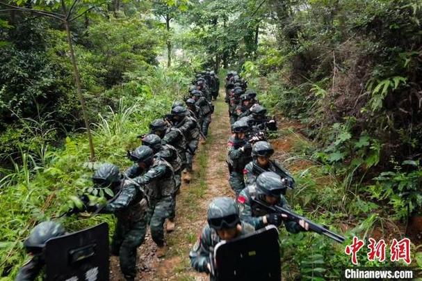 直击武警福建特战队员考核现场