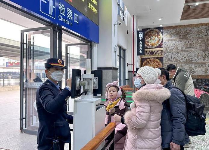 宁夏银川：春运首日旅客开启回家路