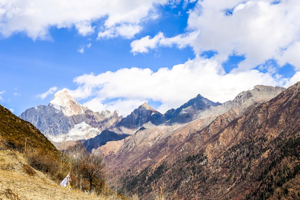 高原快闪！1650平米巨幅国旗亮相四姑娘山